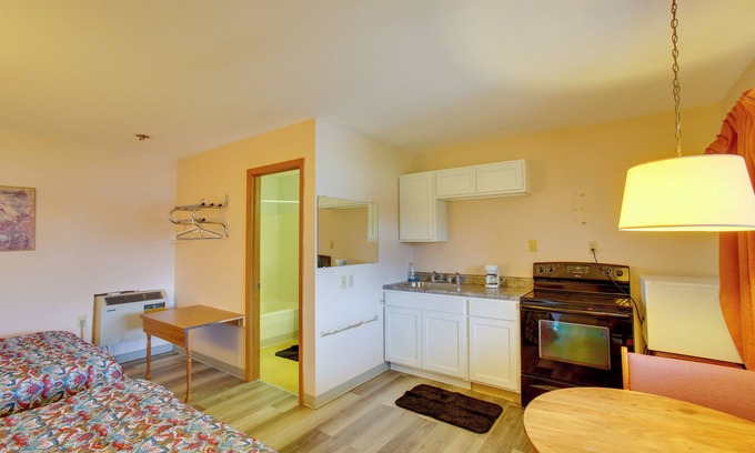 Lake City Apartment | Comfy Lake City Studio < 1/2 Mi to Waterfront Park