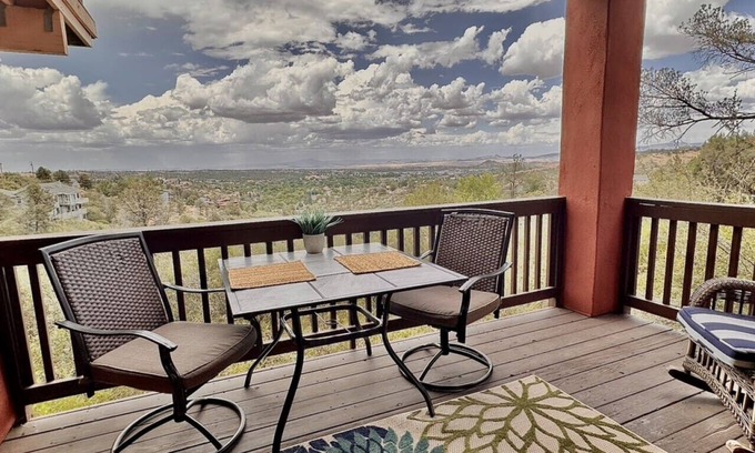 Prescott House | Comfy Mountain Side Stay - Incredible Views