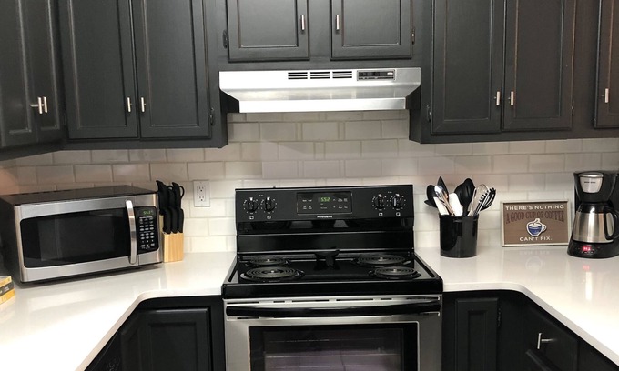Sherwood Condo | Comfy, Updated, Convenient Condo Great for a Group or Family