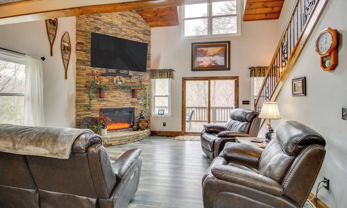 Walnut Mountain Cabin | Community Perks: Mtn-View Ellijay Cabin w/Hot Tub