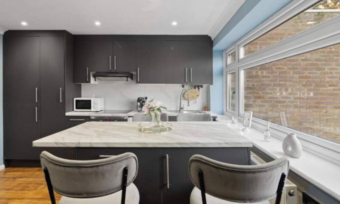 Luton Apartment | Commuter's Choice Free Parking Quick Train Links