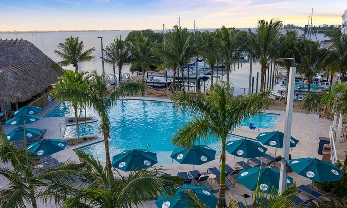 Whitney Beach Hotel | Compass Hotel by Margaritaville Anna Maria Sound