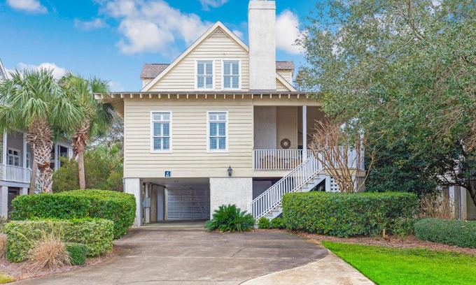 Litchfield by the Sea House | Compass Point 82 3BR 3 BA House w Kitchen