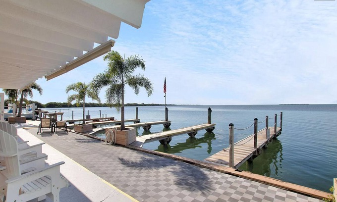 Marathon Apartment | Conch Key Villas #2. Fishing, Fun and Awesome Views all at a Great Price!