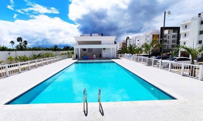 Licey al Medio Condo | Condo apt, Pool, 24hr security(Netflix,Wifi,A/C)just minutes from Airport & City