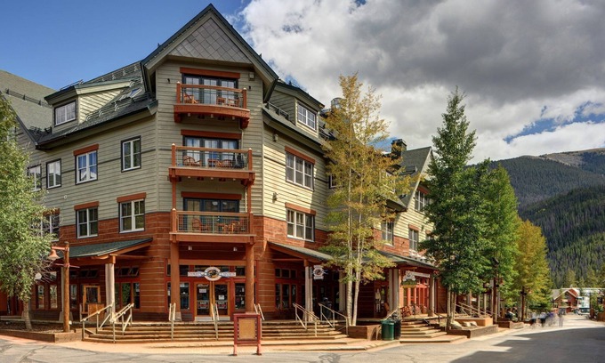 River Run Condo | Condo for 4| Mountain Escape + Hot Tub, Sauna, Gym