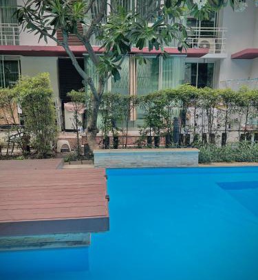 Suan Luang Apartment | Condo In Bangkok With Pool and Garden