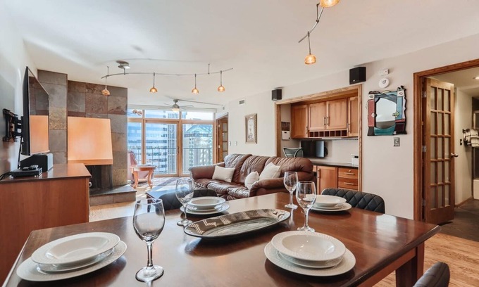 LoDo Condo | Condo in the Sky - Amazing Views - Gym