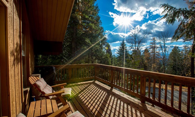 Whitefish Condo | Condo with Lake Access, Pool & Hot Tub Near Skiing and Glacier National Park