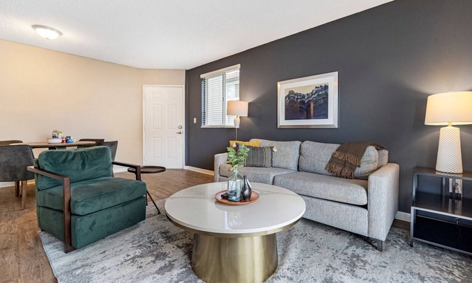 Ludlam Apartment | CONGRATS! You’ve found a large2BR apt w/high-end appliances in a prime location!