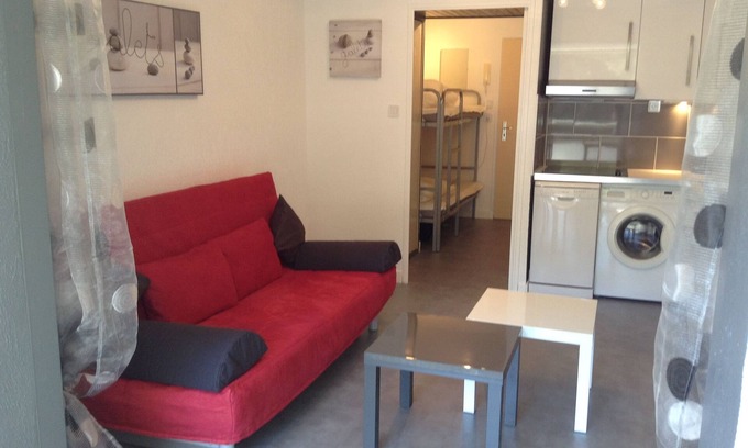 Six-Fours-les-Plages Apartment | Contemporary studio. Feet in the water. Special offer from 27/07 to 02/08