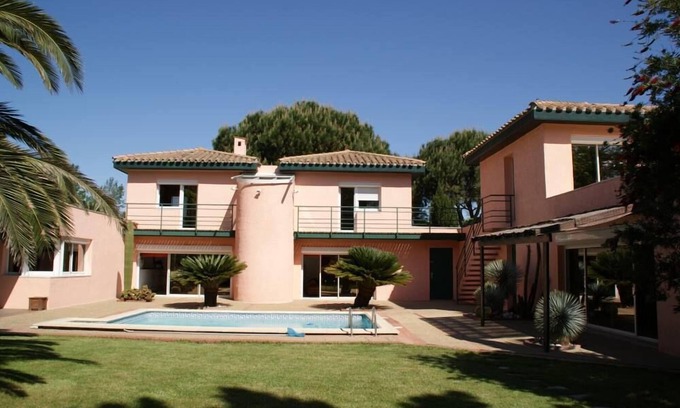 Saint-Cyprien Plage Villa | Contemporary air-conditioned villa with private heated pool near the sea