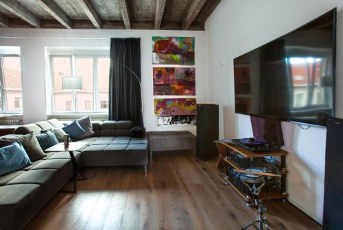 Banska Bystrica Apartment | Contemporary apartment with fireplace & terrace