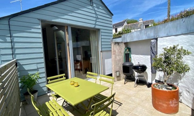 Treknow Cottage | Contemporary cottage in coastal village