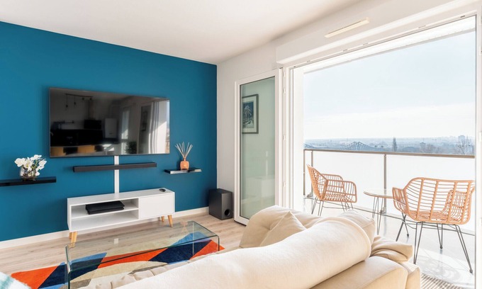 Quartier du Mont Gargan Apartment | Contemporary Design | Gorgeous Seine View