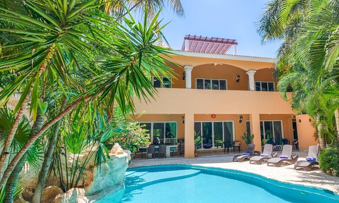 Puerto Aventuras Villa | Contemporary elegance at it's finest in this 5 bedroom luxury villa!