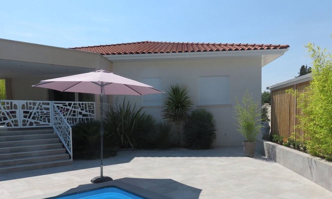 Juvignac House | Contemporary family villa with pool - sleeps 8 - Juvignac
