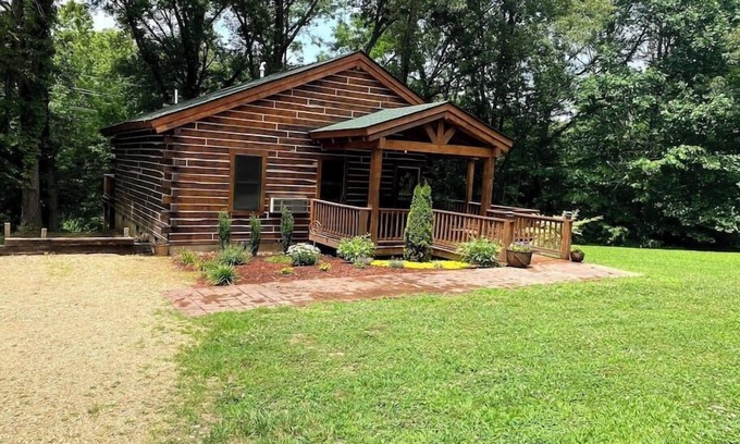 Anna Cabin | Contemporary Glamping with Native American Appeal