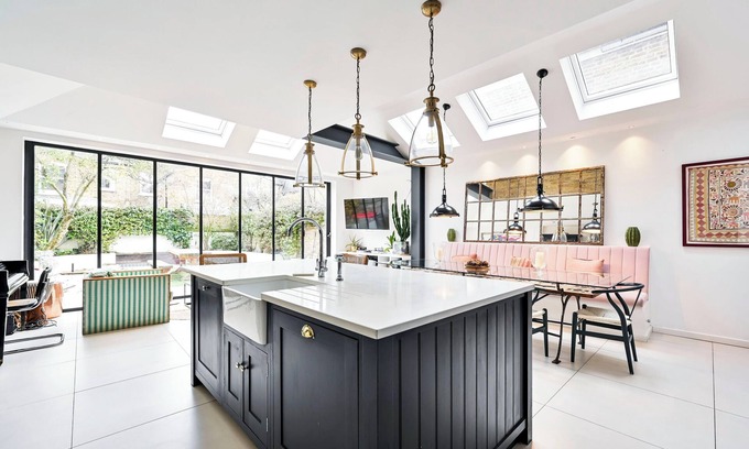 Wormholt and White City House | Contemporary Home in Shepherds Bush with Private Garden