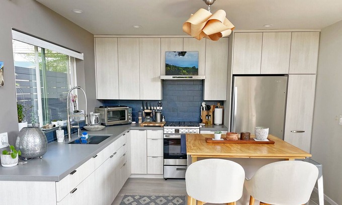 East San Roque House | CONTEMPORARY HOME in SB