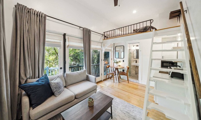 Cannonborough Elliotborough Apartment | Contemporary Open Loft Apartment Downtown