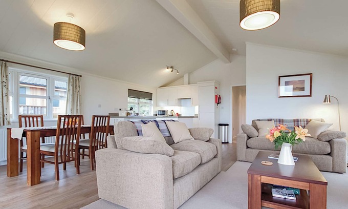 Carnmenellis Ski Chalet | Contemporary south facing lodge.