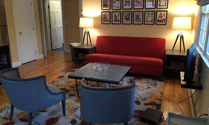 Dedham Apartment | Contemporary Style And Comfort Convenient To Boston And Route 128