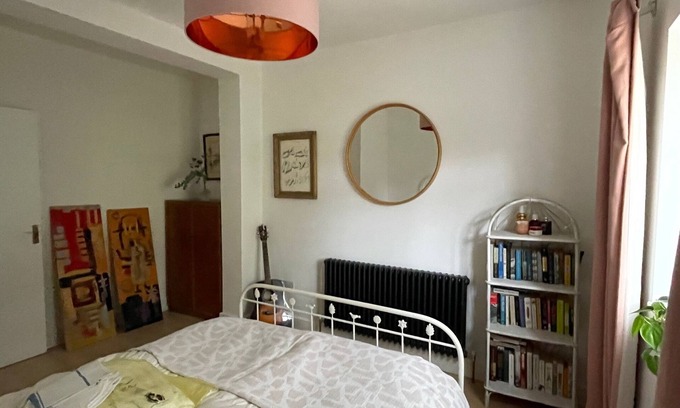 Kensal Green Apartment | Contemporary two bed flat with off street parking
