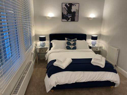 Wakefield Apartment | Contractors Business Families Relocation Accommodation enjoy Fast WiFi Large Screen Smart TV and SKY Sports in this Spotless Ground Floor apartment