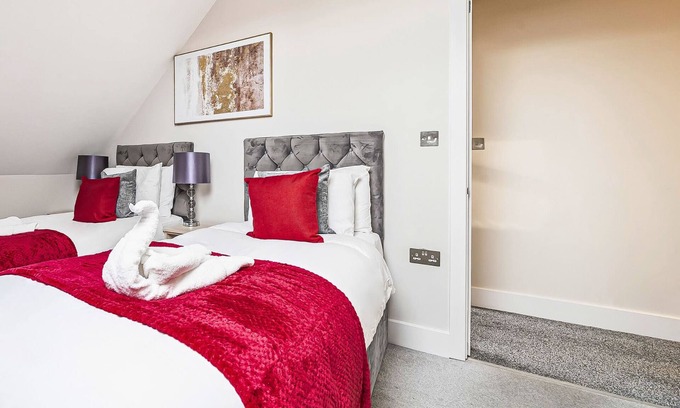 Rushmoor District Apartment | Contractors & Families, Pet Friendly, Free WiFi