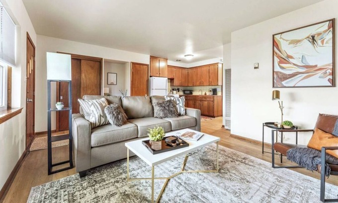 Wyandotte Apartment | Convenient Location-Private entrance 1 bedroom apartment in Riverview!