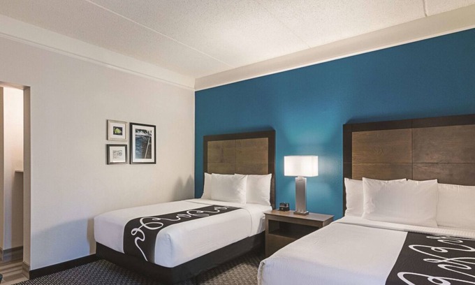 Orlando House | Convenient Stay in Florida! 3 Comfortable Units, Free Breakfast, Onsite Pool