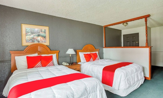 South Tulsa Hotel | Convenient Tulsa Room Close to Major Attractions + Local Green Spaces