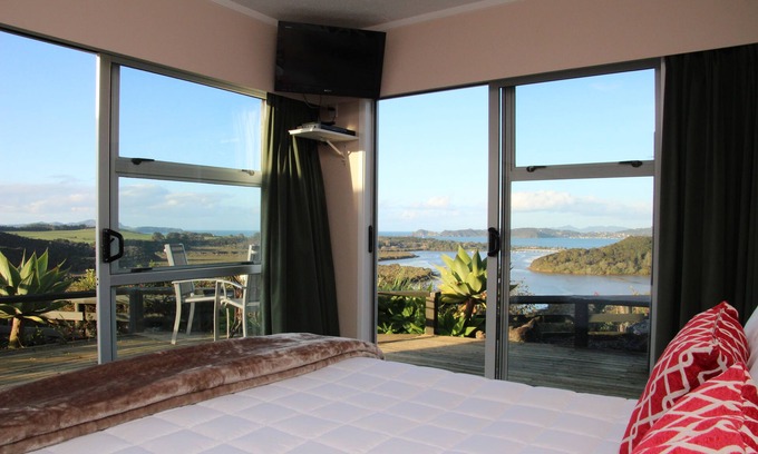 Haruru Hotel | Cook's Lookout Motel