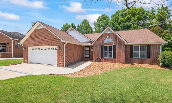 Cookeville House | Cookeville Family Retreat 3BR Home with Yard Close to TTU & Town
