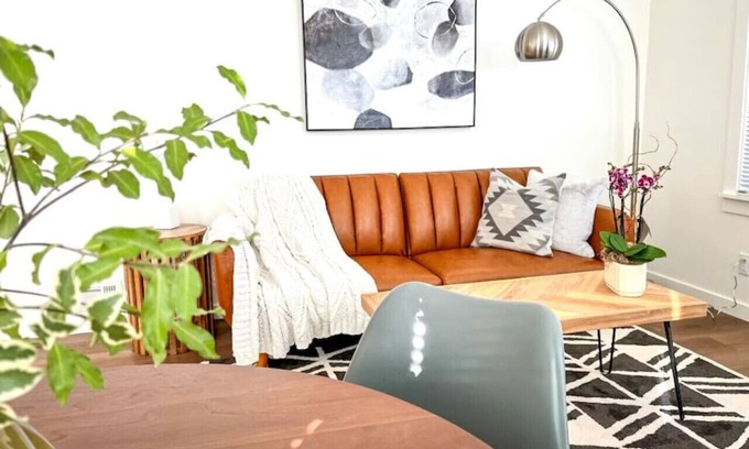 San Anselmo Apartment | Cool and Classy Steps to Downtown
