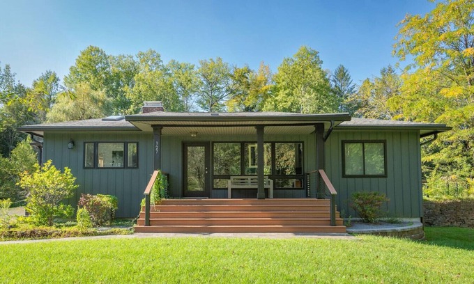 East Meredith House | Cool & Comfy Escape | Family Fun Awaits | Close to the Action