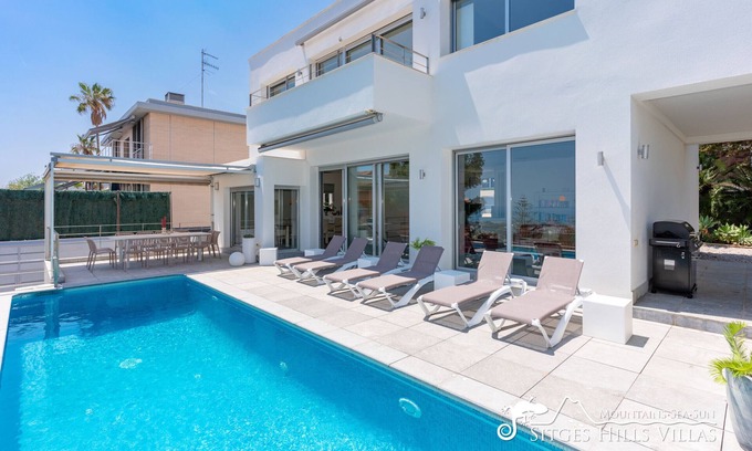 Vallpineda Villa | Cool & Modern Villa Giovanna with A/C & Sea Views