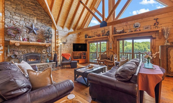 Cleveland Cabin | Copper Canyon - Luxury Lodge located on Private Lake