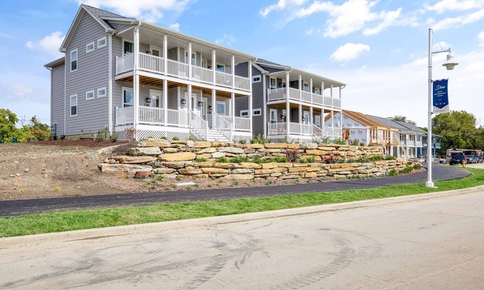 Ottawa Condo | Coral Cottage - 1 Bed 1 Bath