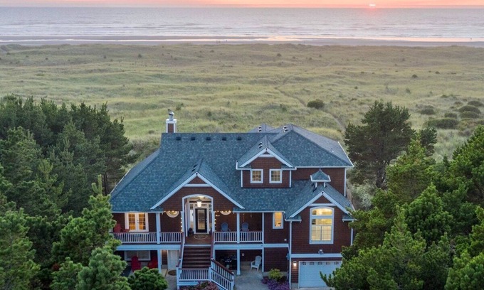 Klipsan Beach House | CORAL SUNSETS & SHIMMERING DEEP BLUE OCEAN VIEWS. LASTING MEMORIES MADE HERE!