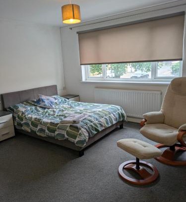 Corby House | Corby Town Vacations Rooms available for Couples & Singles