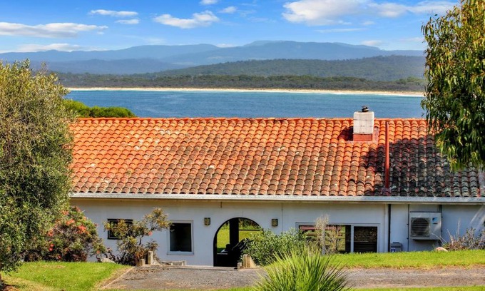 Merimbula House | Cordova - Perfect Summer or Winter Getaway