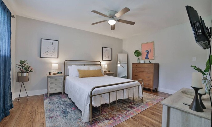 Northside Apartment | Corner Lot Charmer | Prime North Chatt (right unit)