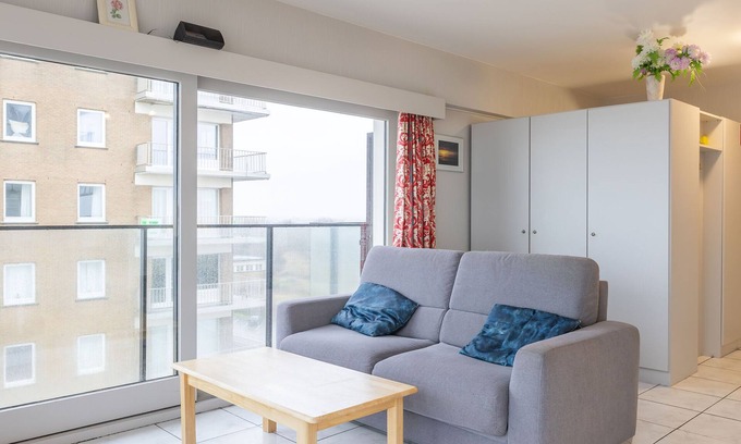 Middelkerke Apartment | Corner studio with sea-views