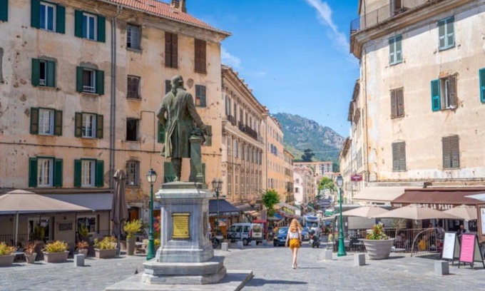 Corte Apartment | Corte magnifique T2 45m2 neuf 5 personnes place st marcel hyper centre wifi lave linge tv