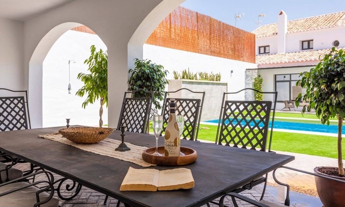 Antequera Villa | Cortijo Palanco Antequera by Ruralidays