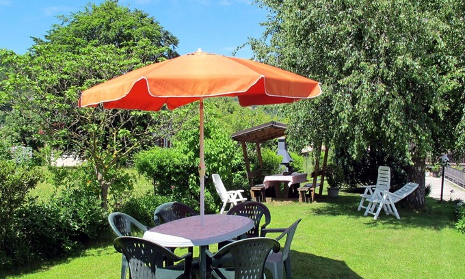 Caldonazzo Apartment | Cosy apartment for 5 people with WIFI, TV, patio, pets allowed, panoramic view and parking