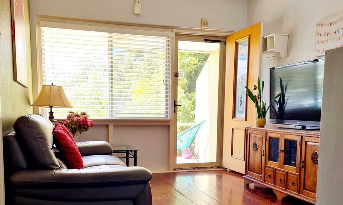 Kensington House | Cosy 2 Bedroom Cottage, enclosed big Backyard for Kids 👨👨👦 & FurKid 🐶