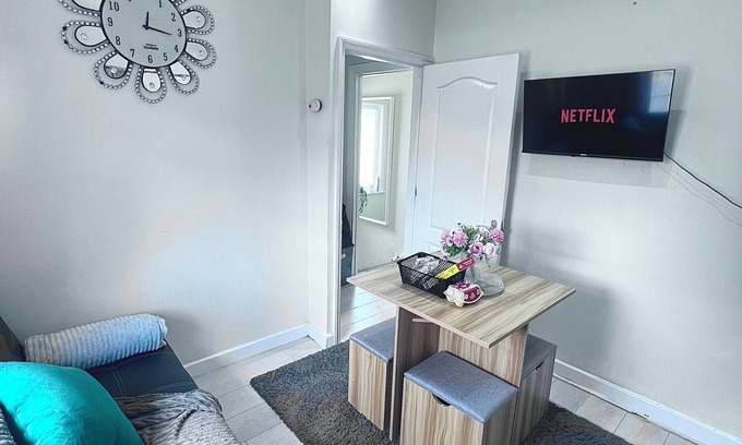 St. Helier Apartment | Cosy 2bedroom flat in London|free parking on premise